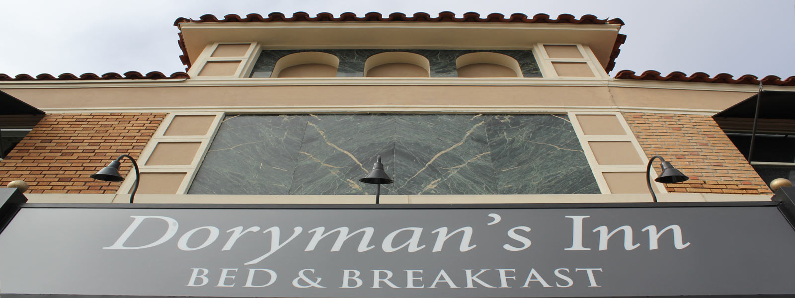 Front entrance Dorymans Inn